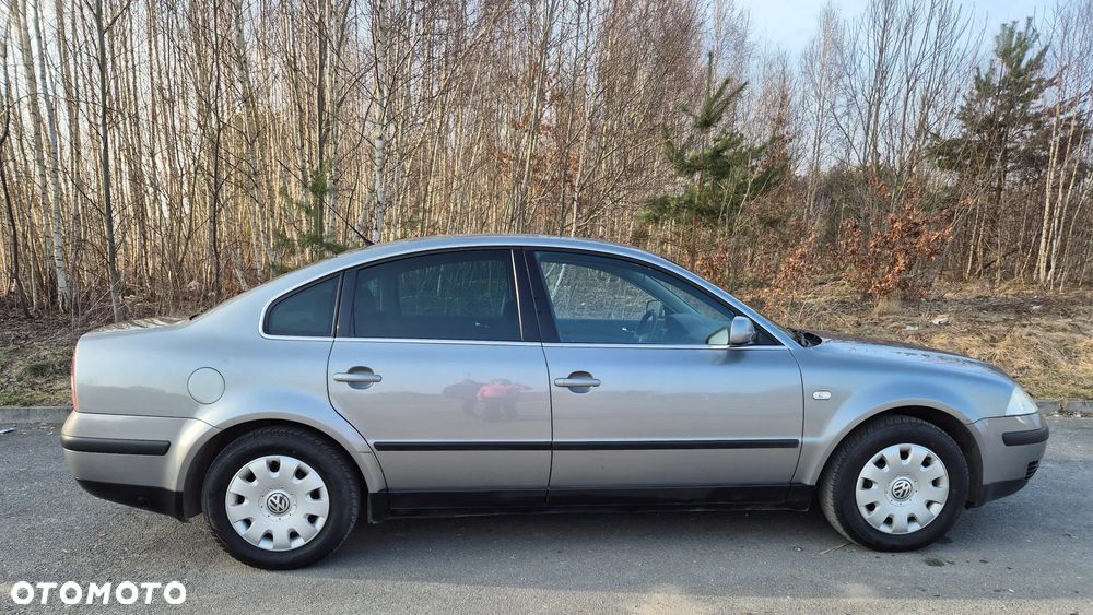 Volkswagen Passat 1.6 Basis - 3