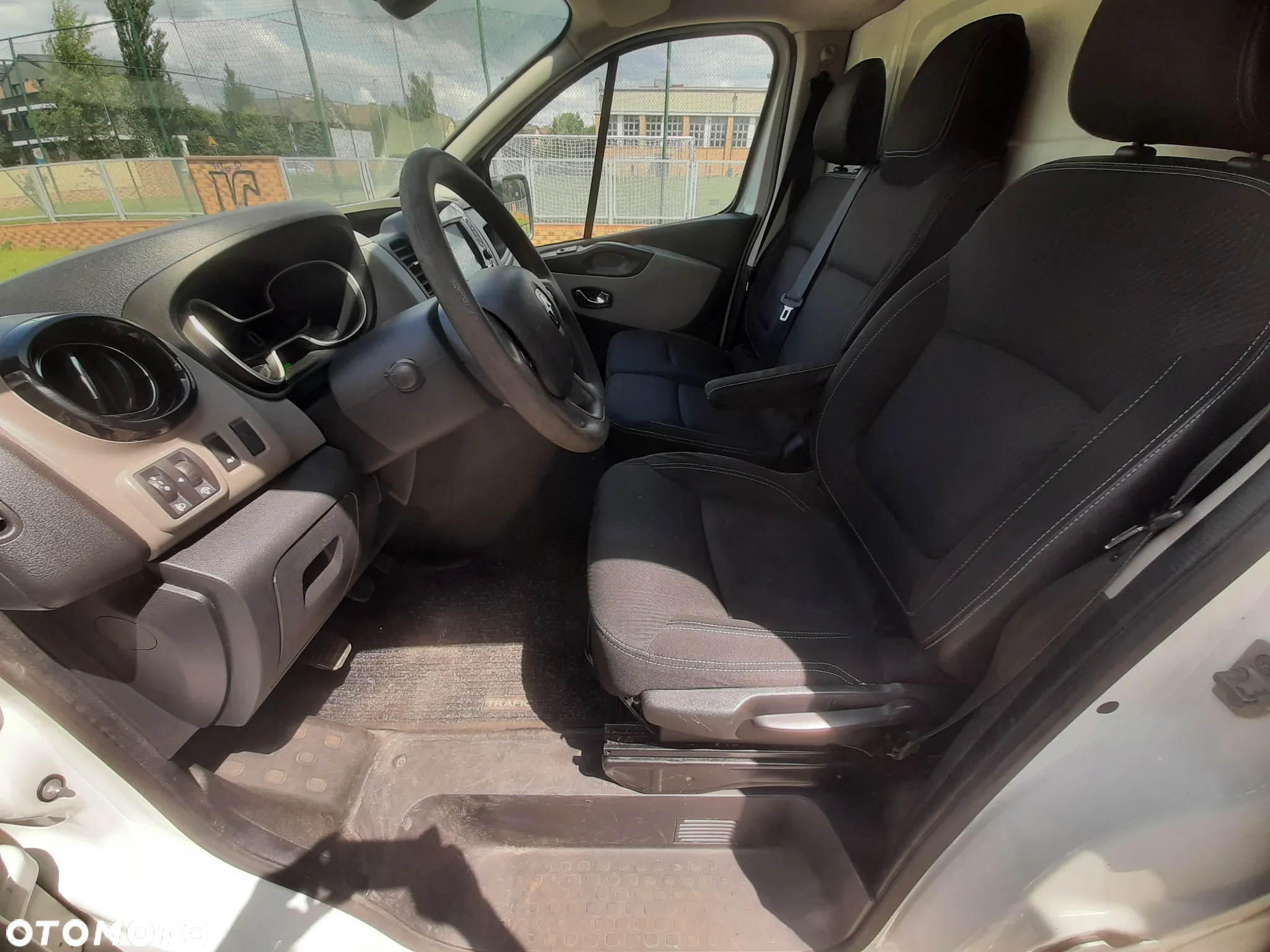 Renault Trafic - 10