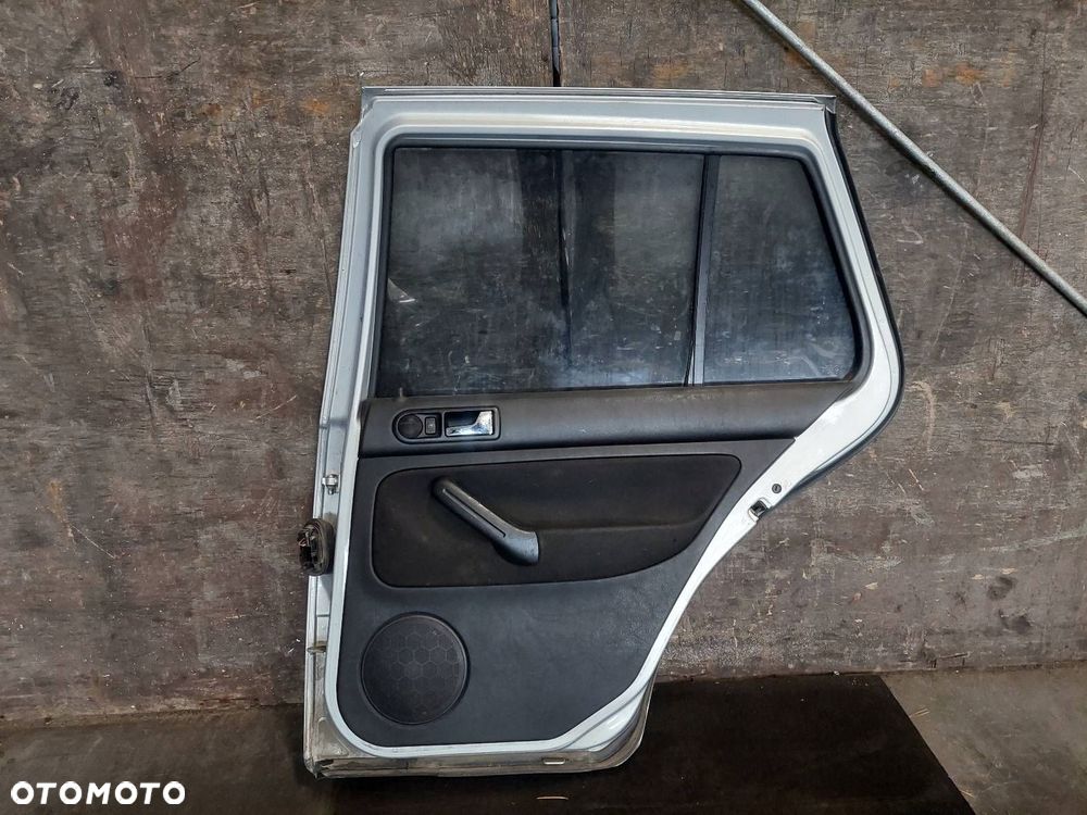 DRZWI KOMPLETNE PRAWY TYŁ VOLKSWAGEN GOLF IV LB7Z - 5