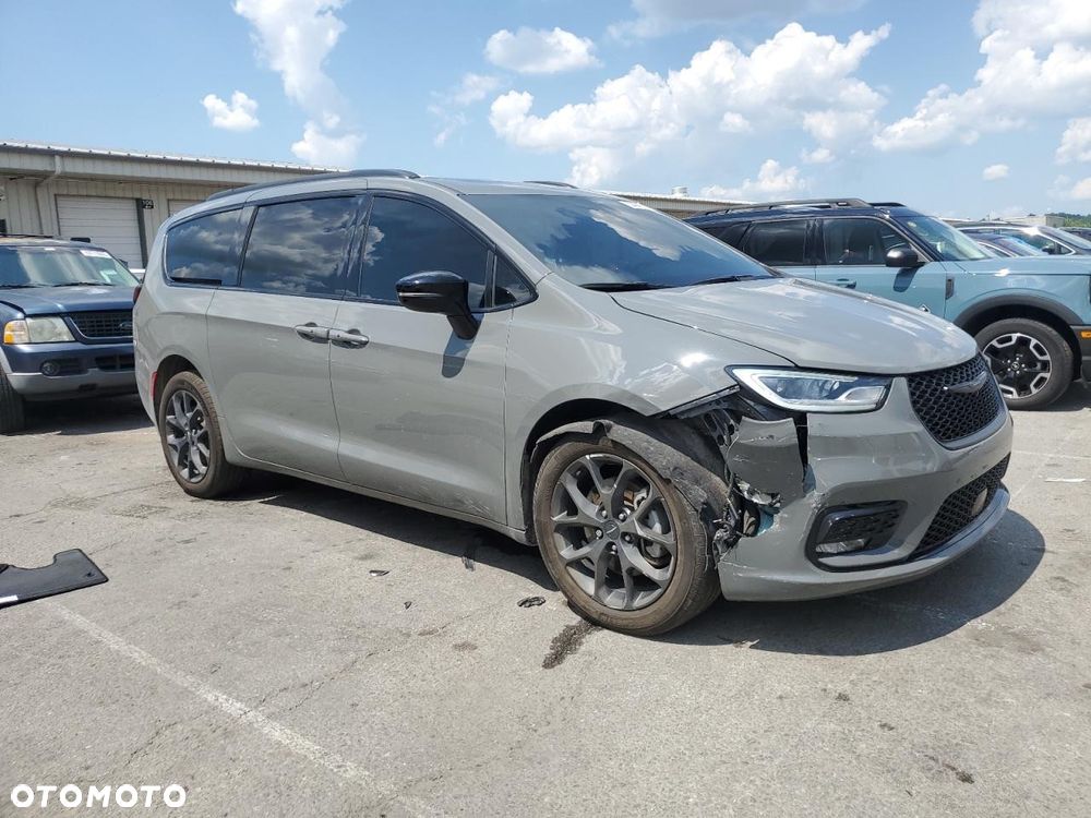 Chrysler Pacifica - 4
