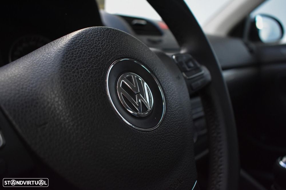 VW Jetta 1.6 TDi Highline - 12