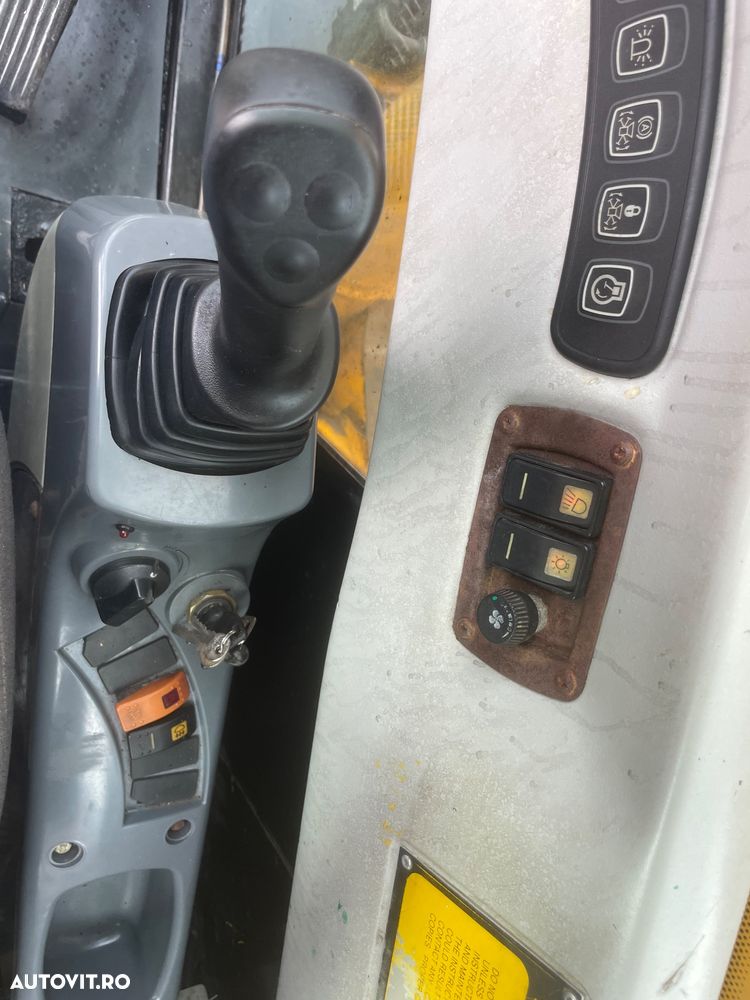 JCB JS1033 - 18