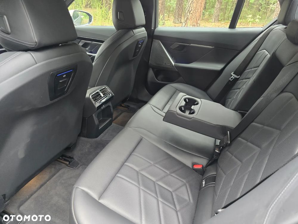 BMW Seria 5 530i xDrive mHEV - 21
