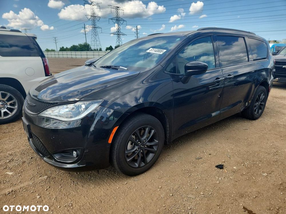 Chrysler Pacifica - 2