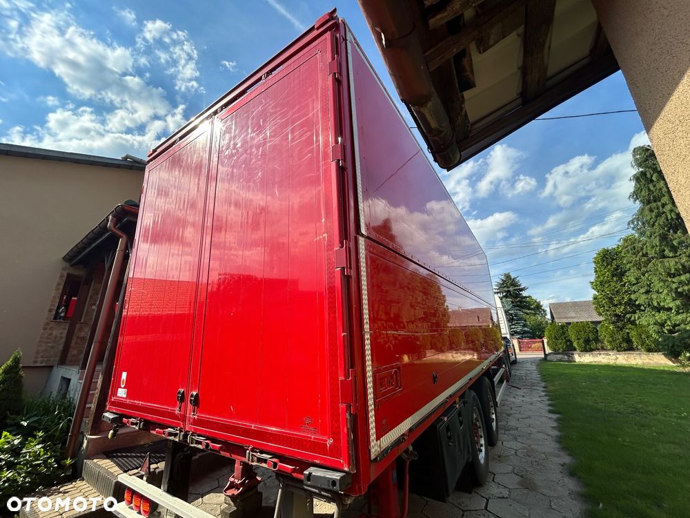 Schmitz Cargobull 7.7m OCYNK OSIE MERCEDES ALUFELGI KONTENER TANDEM NAPOJÓWKA OTWIERANY BOK DO NAPOJÓW STAN BDB - 17