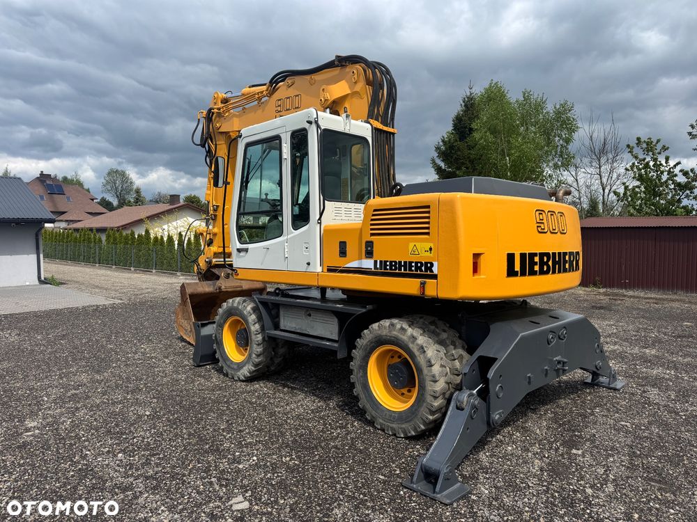 Liebherr 900B - 3