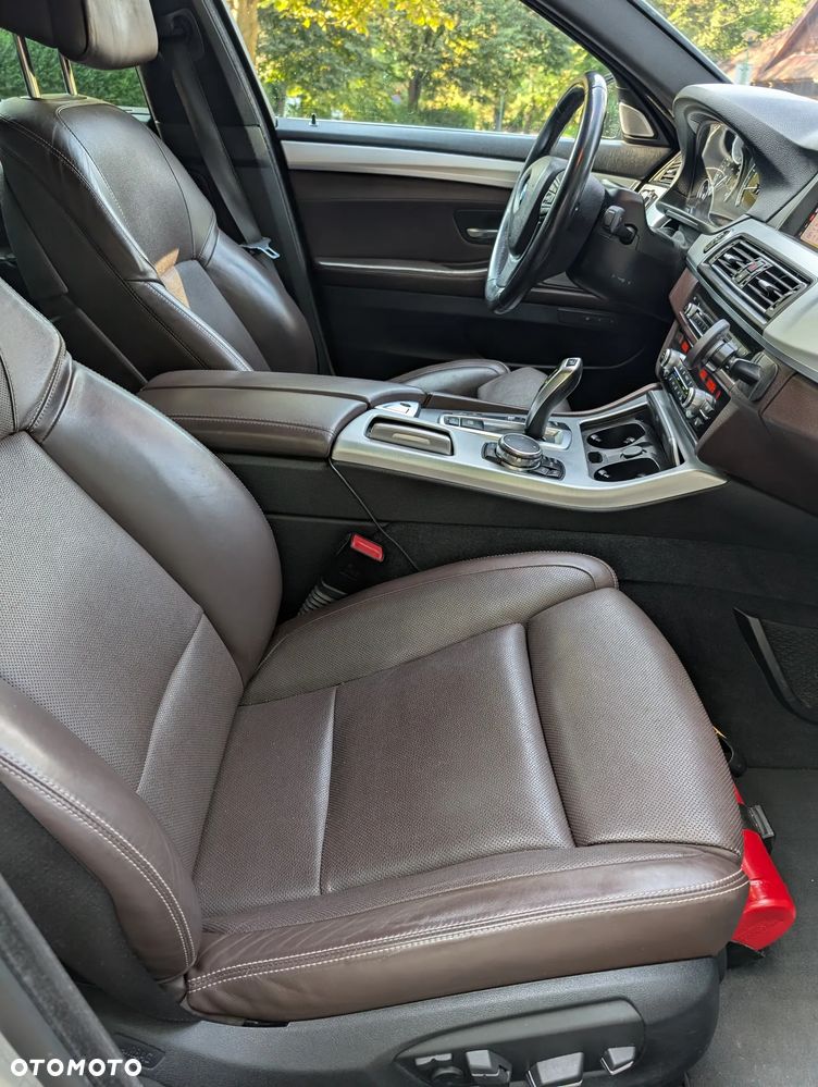 BMW Seria 5 528i xDrive Luxury Line - 26
