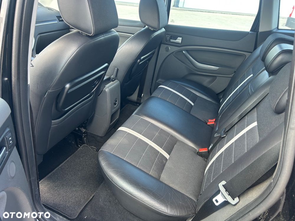 Ford Kuga - 12