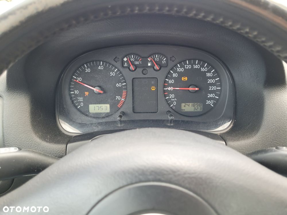 Volkswagen Golf 1.6 - 5