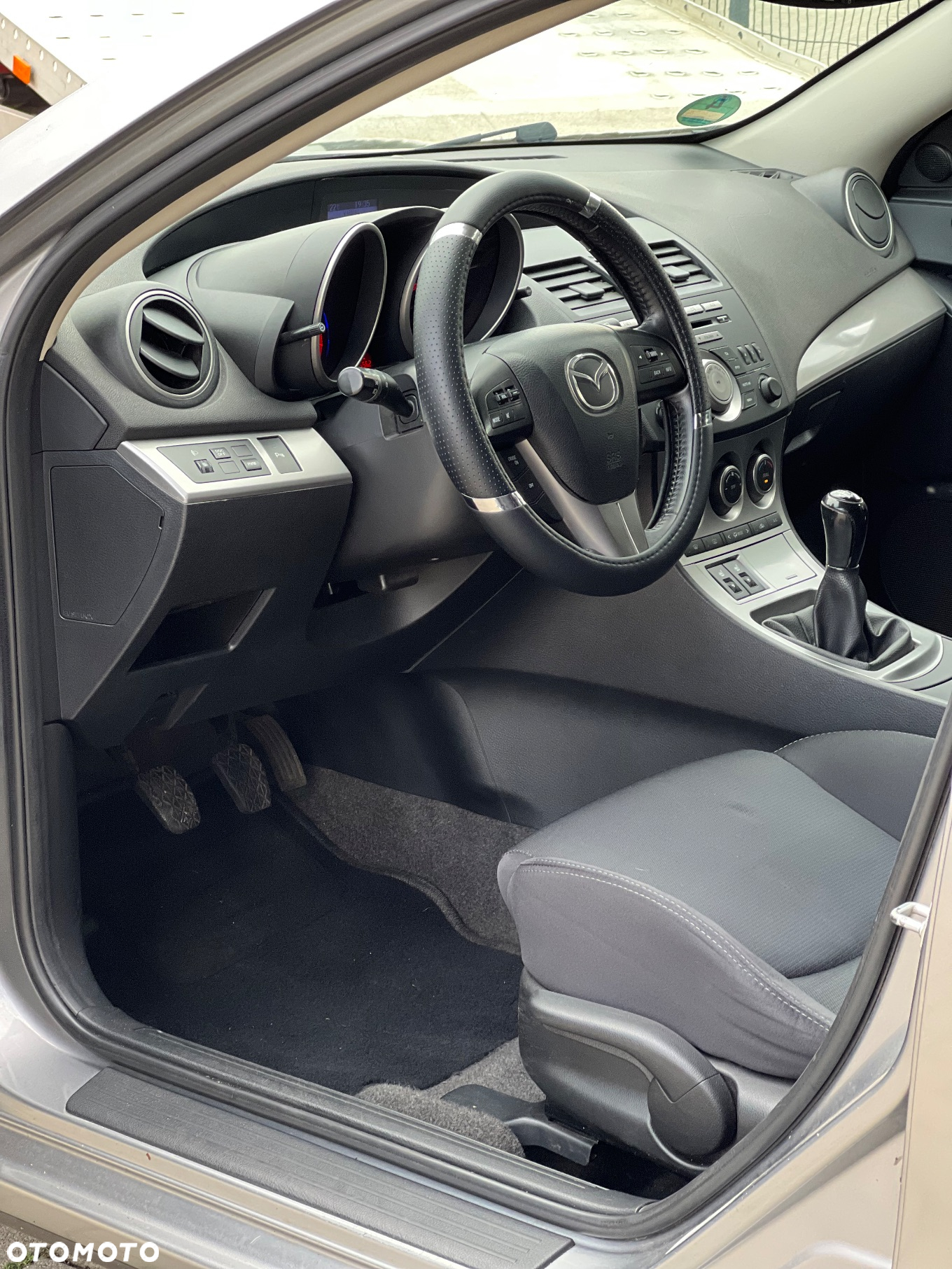 Mazda 3 1.6 Active + - 21