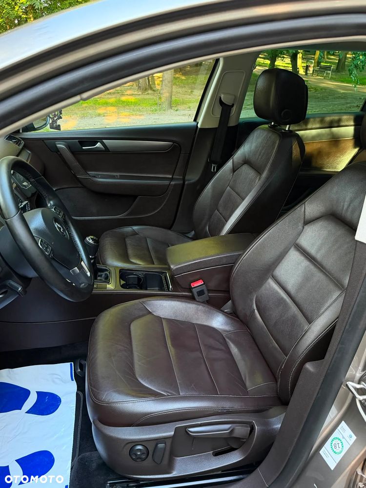 Volkswagen Passat 2.0 TDI DPF BlueMotion Technology Highline - 18