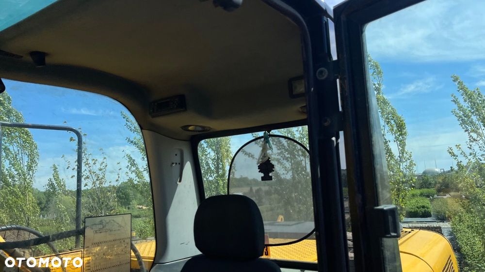 JCB Js 220 - 16