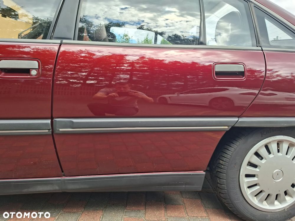 Opel Omega 2.4i GL - 16