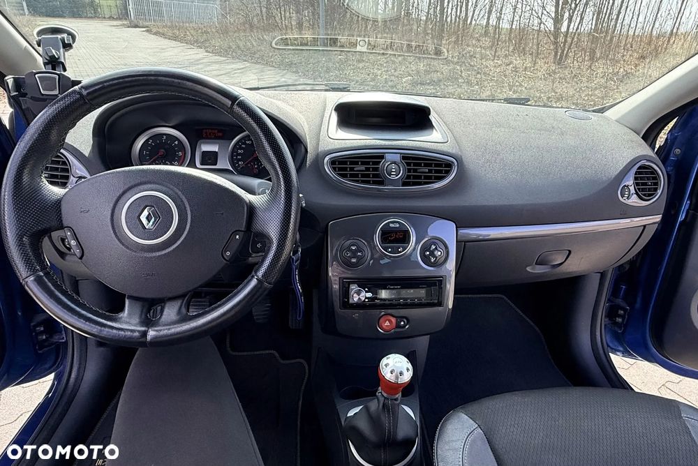 Renault Clio - 10