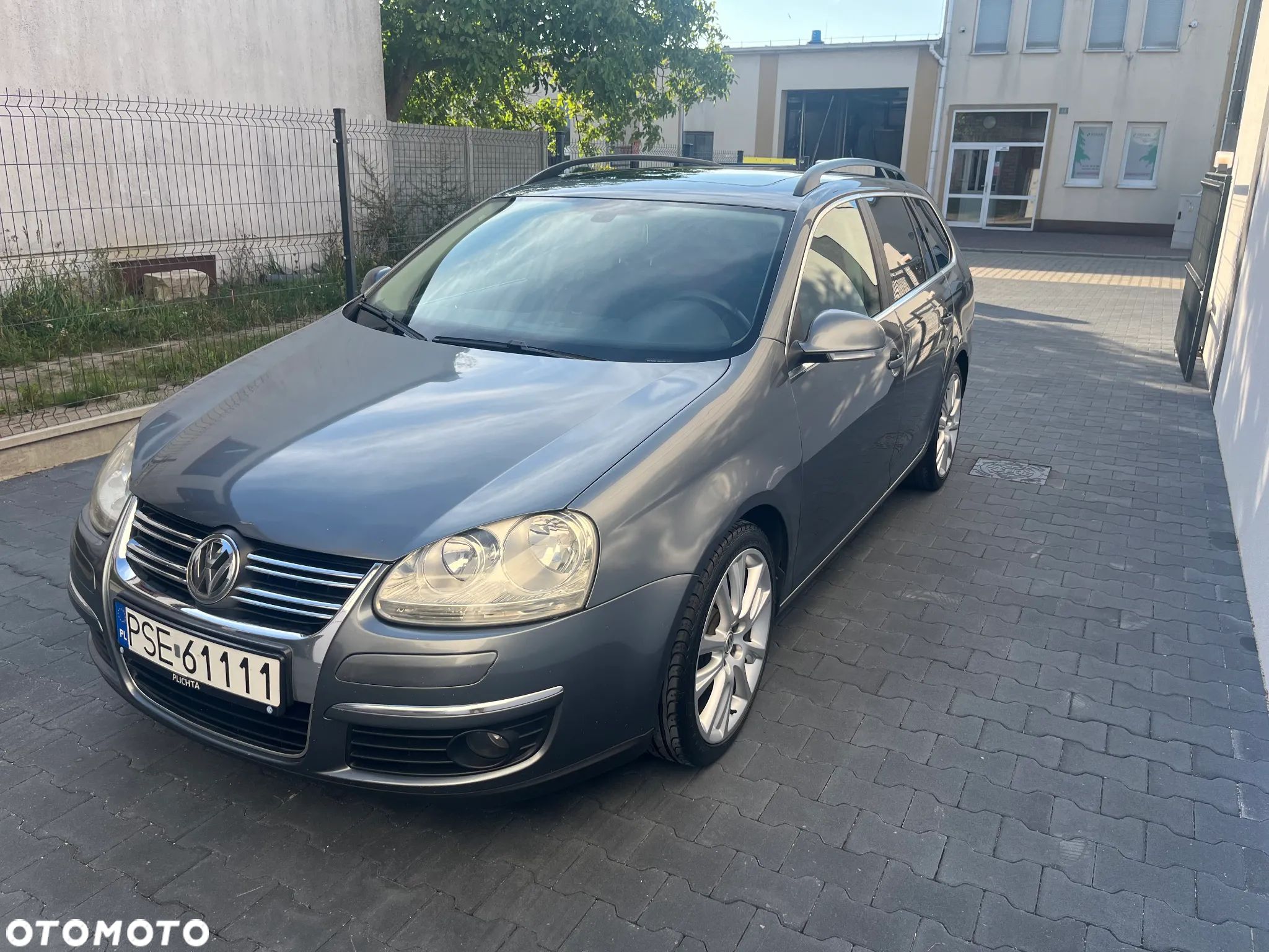 Volkswagen Golf - 1