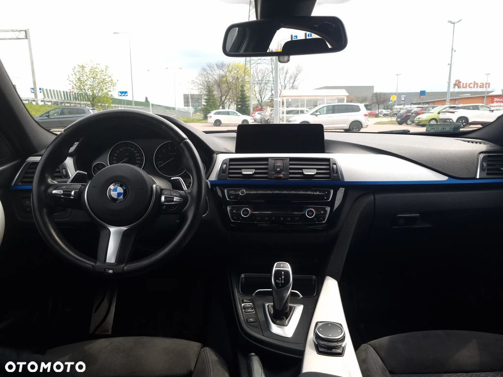 BMW Seria 3 330i xDrive M Sport - 10