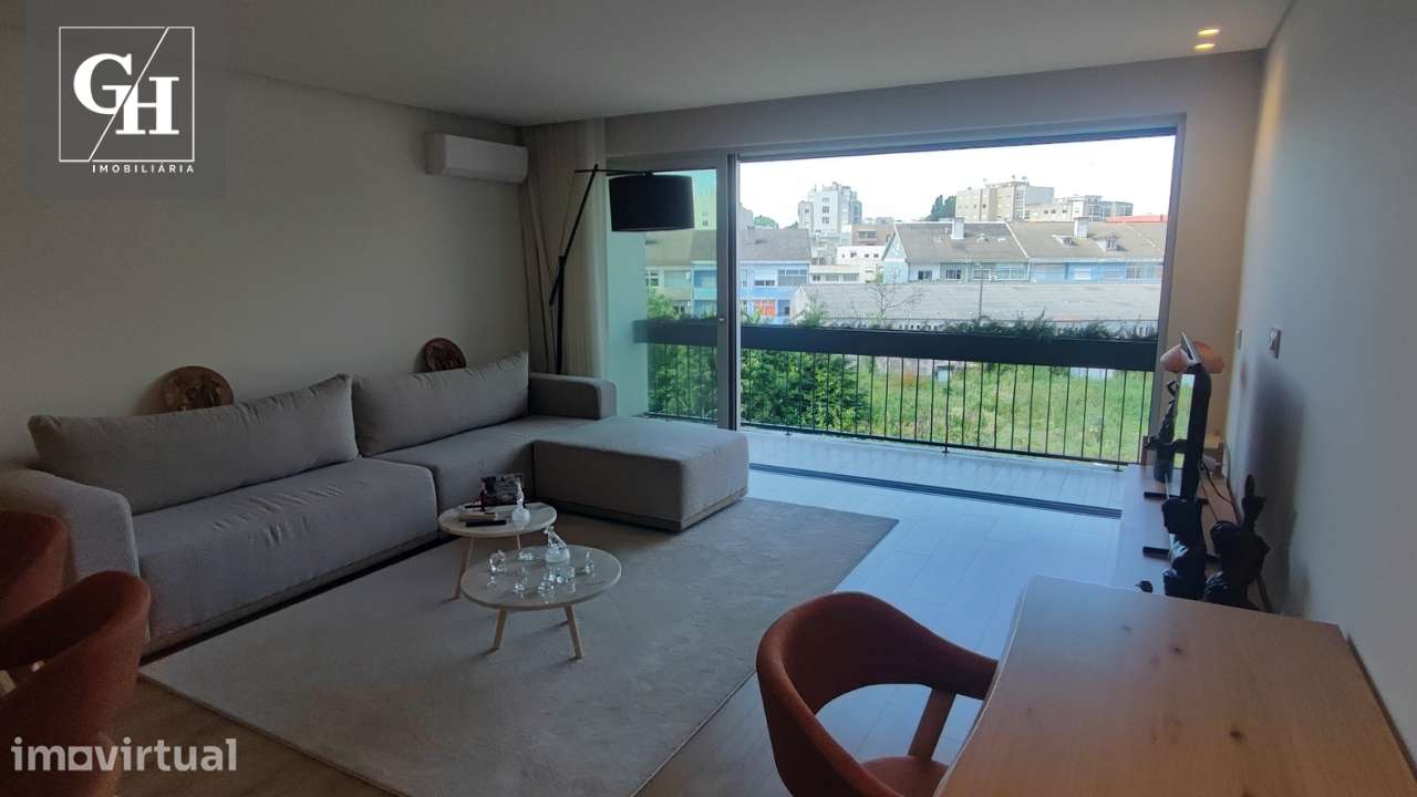 Arrendamento Temporário - T2 com piscina privada no centro de Braga - Grande imagem: 2/24