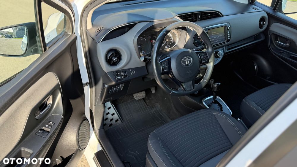 Toyota Yaris Hybrid 100 Premium - 6