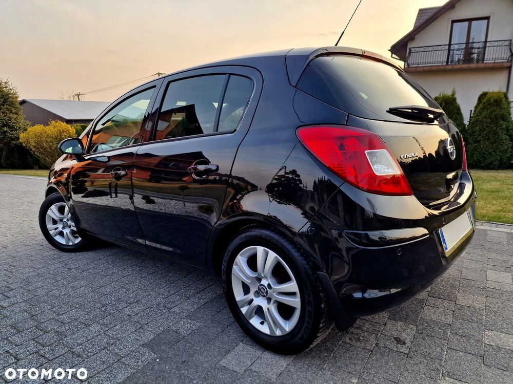 Opel Corsa 1.2 16V Cosmo - 3