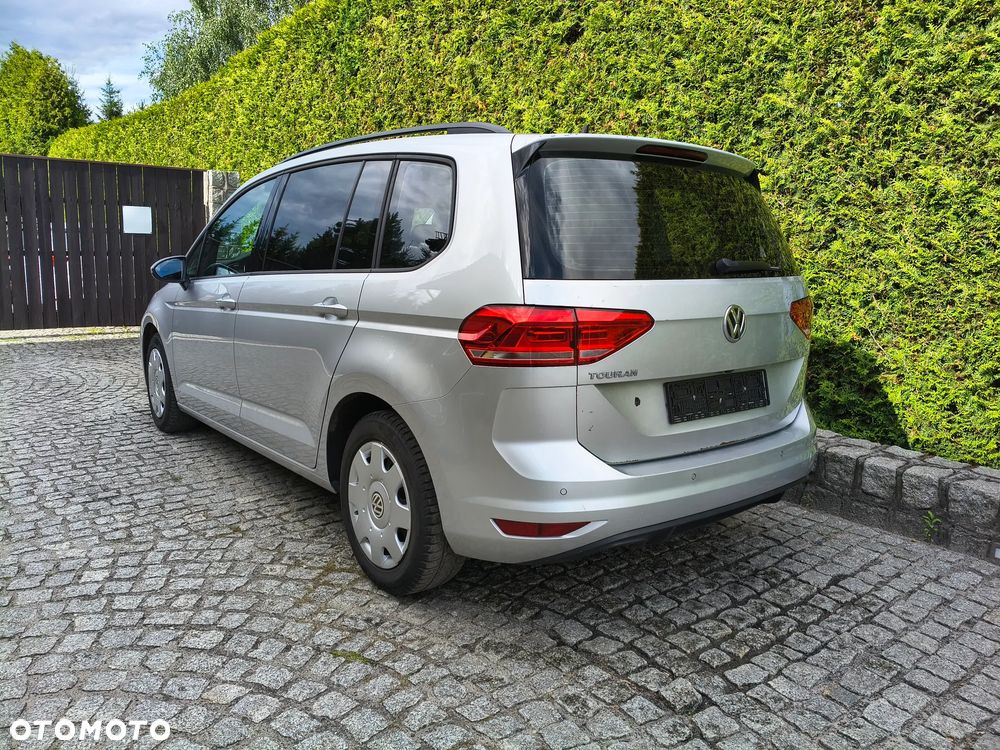 Volkswagen Touran - 13