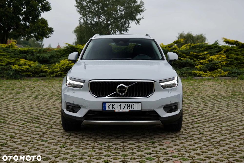 Volvo XC 40 B4 B AWD DKG Momentum Pro - 3