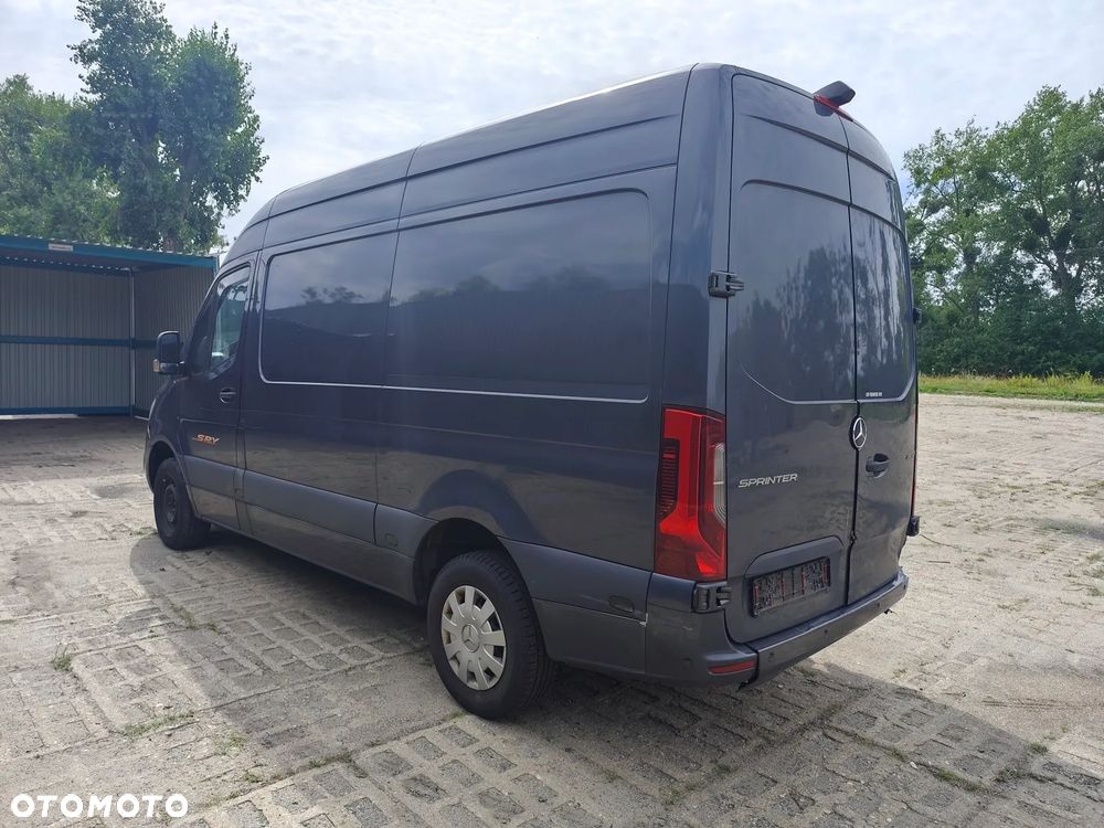 Mercedes-Benz Sprinter - 2