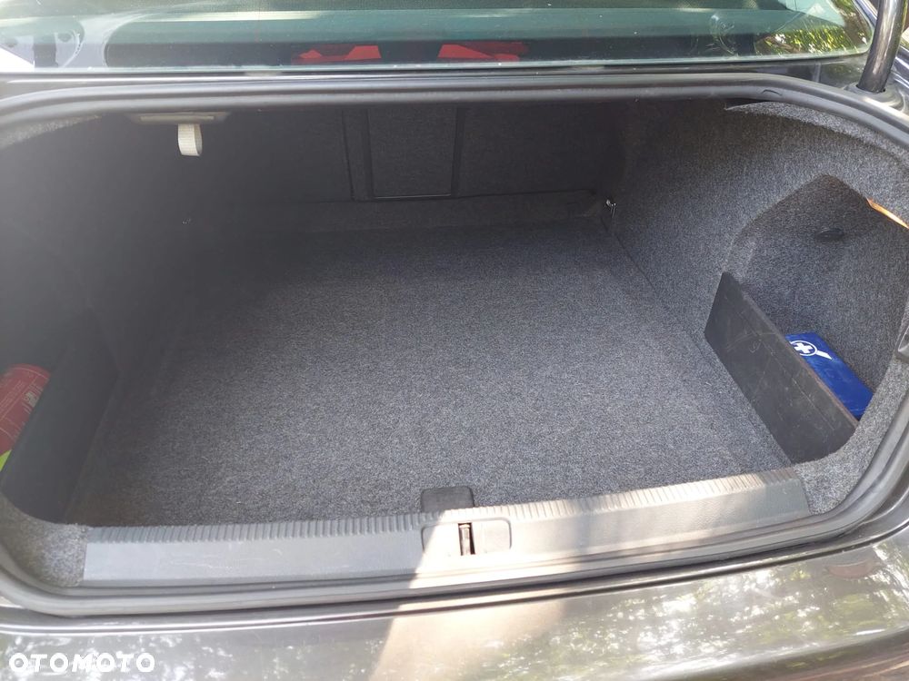 Volkswagen Passat - 21
