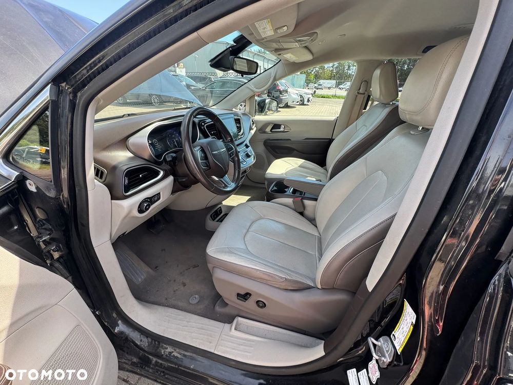 Chrysler Pacifica - 10