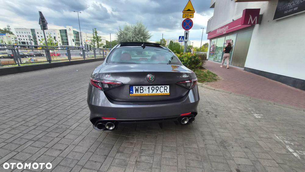Alfa Romeo Giulia 2.0 Turbo 16V AT8-Q4 Veloce - 6