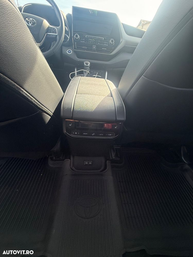 Toyota Highlander 2.5 Hybrid Luxury - 19