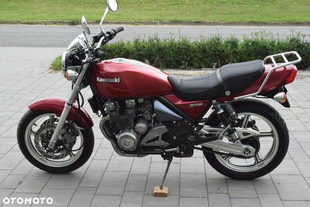 Kawasaki ZR - 12