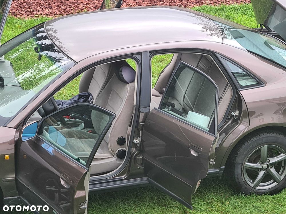 Audi A4 Limousine - 8
