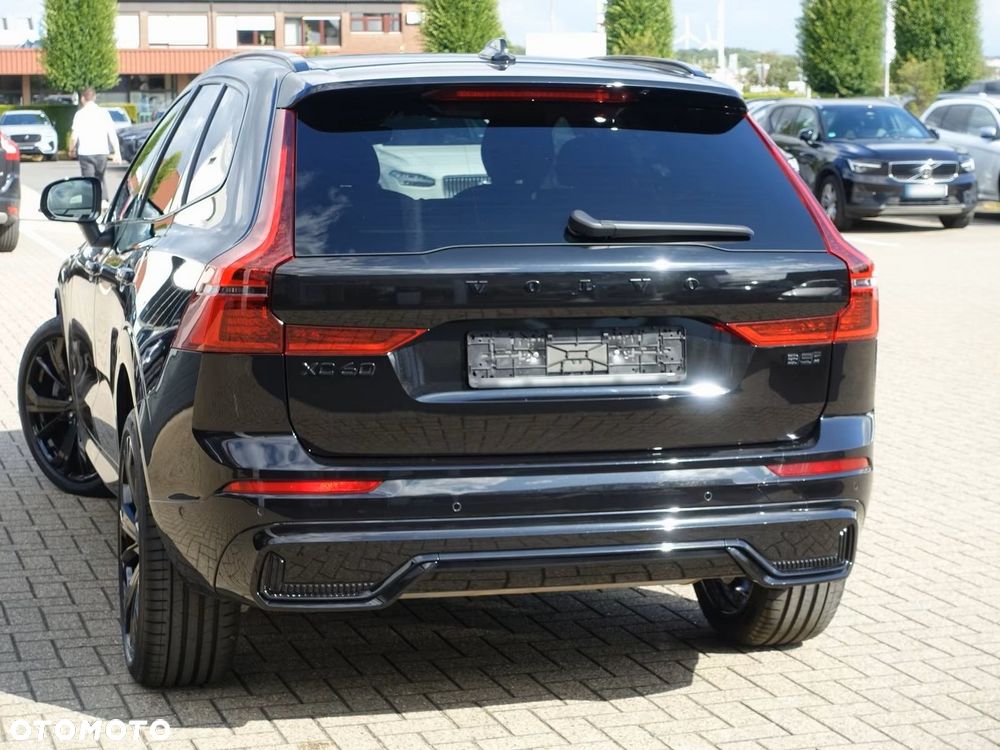 Volvo XC 60 B5 B AWD Plus Black Edition - 4