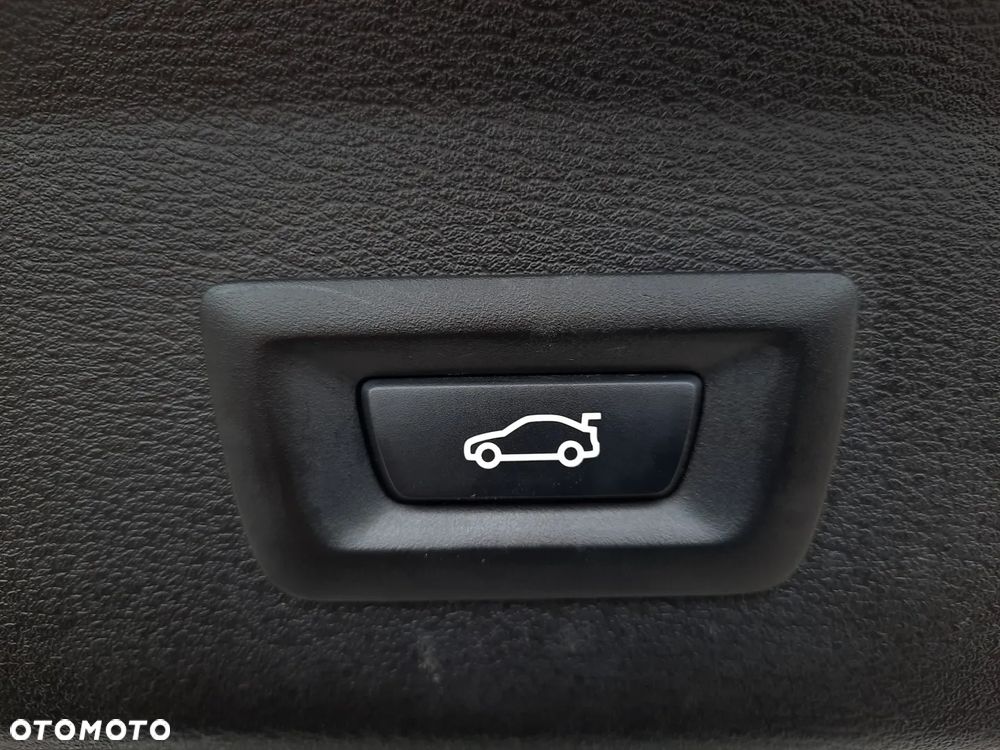 BMW X1 xDrive20i - 19