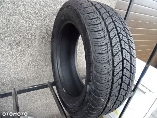 225/55/R17C 109/107T UNIROYAL SNOW MAX 3 - 2