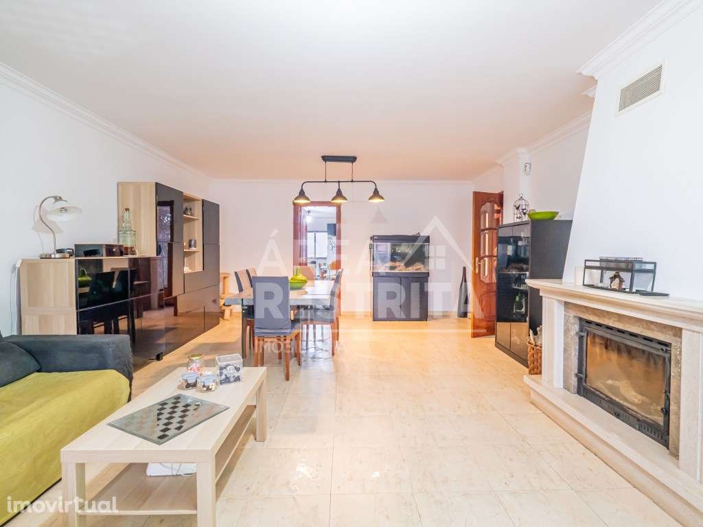 Apartamento T3 nos Fidalguinhos com dois lugares de estacionamento - Grande imagem: 4/45