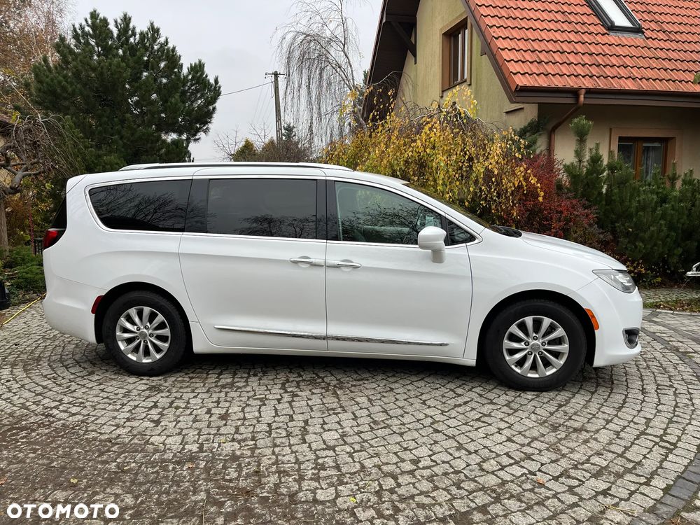 Chrysler Pacifica - 1