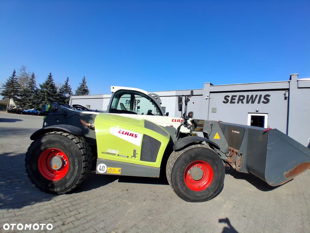 Claas SCORPION 7050 - 7