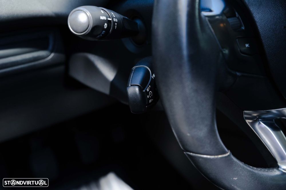 Peugeot 208 1.4 HDi Active — fotografia 13