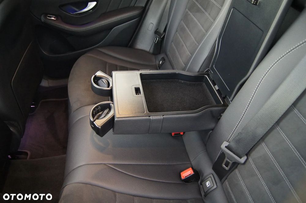 Mercedes-Benz GLC 300 e 4Matic 9G-TRONIC AMG Line - 36
