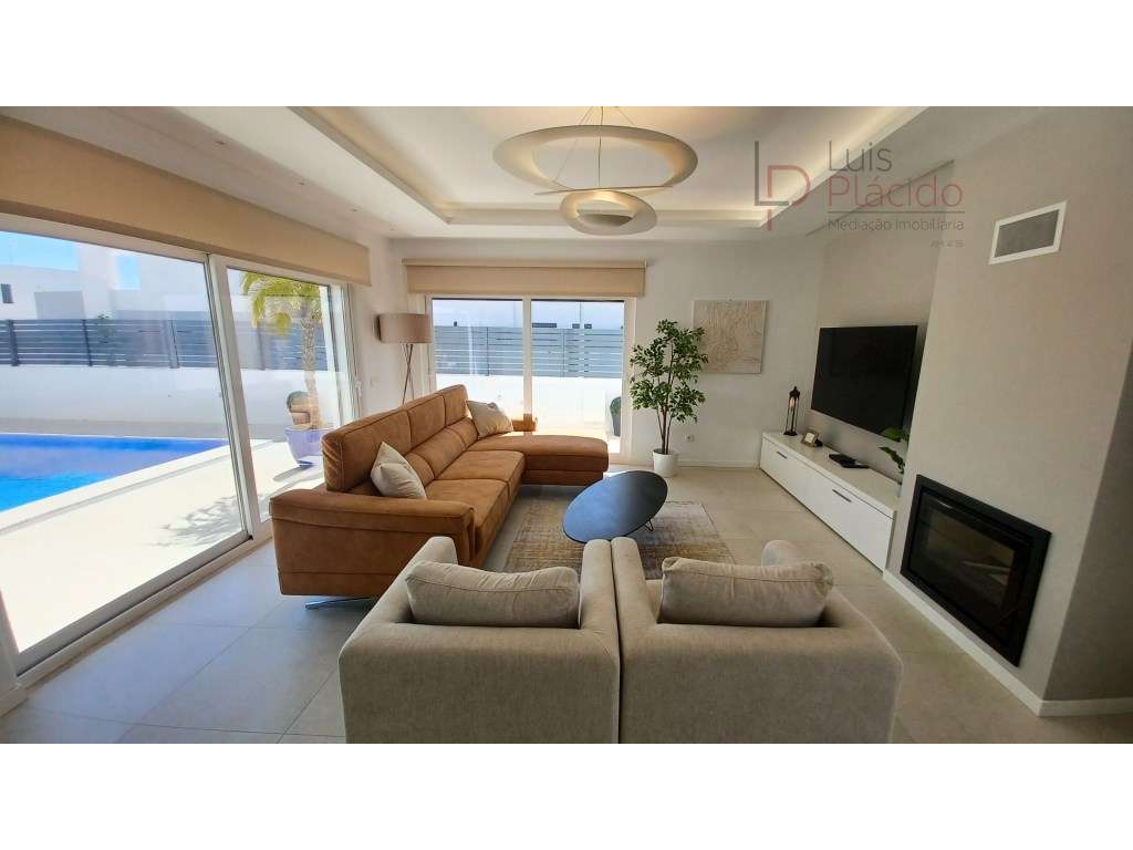 MORADIA MODERNA EM PORTO COVO C/ PISCINA - Grande imagem: 5/34