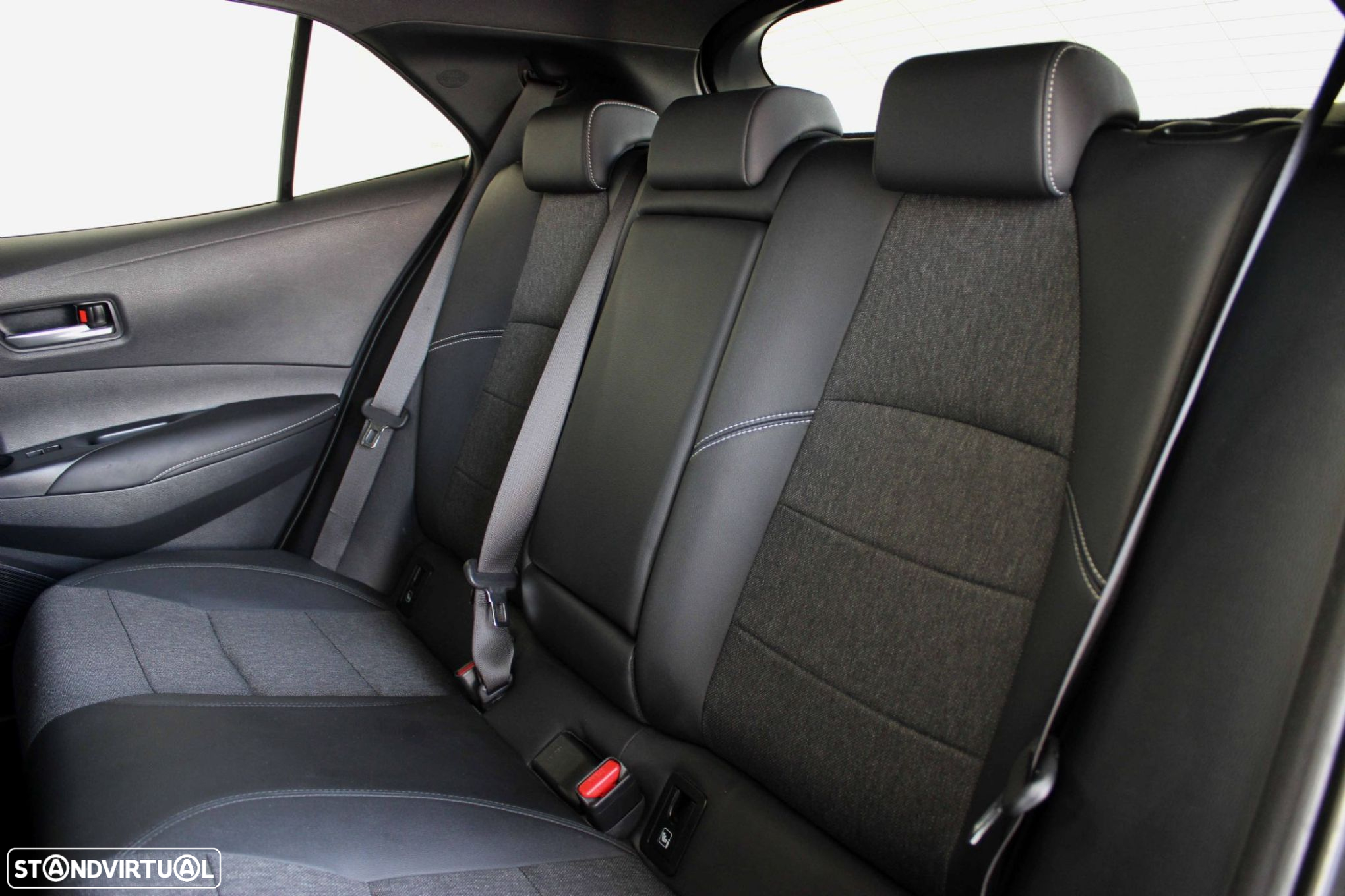 Toyota Corolla 1.8 Hybrid Comfort+P.Sport - 37