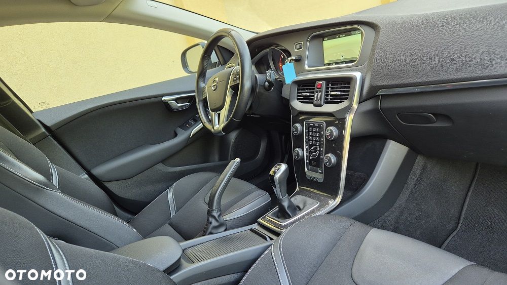 Volvo V40 D2 Momentum - 16