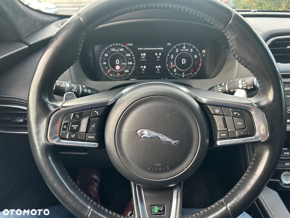 Jaguar F-Pace - 12
