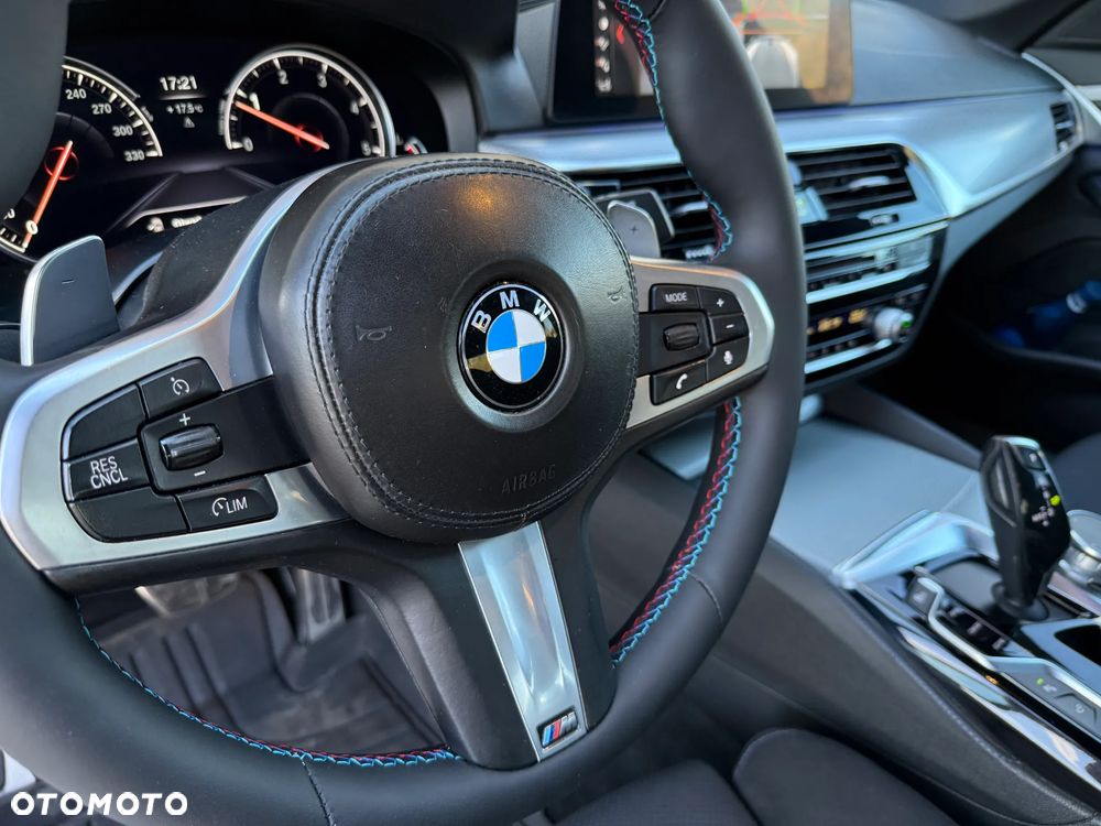 BMW Seria 5 520d xDrive M Sport sport - 9