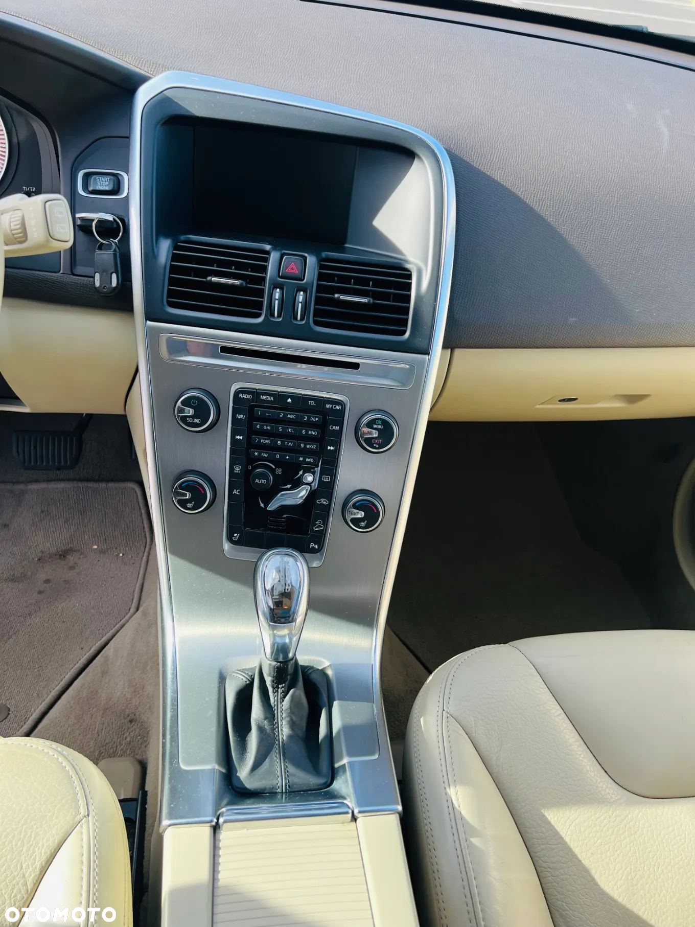 Volvo XC 60 2.4D AWD Momentum - 22