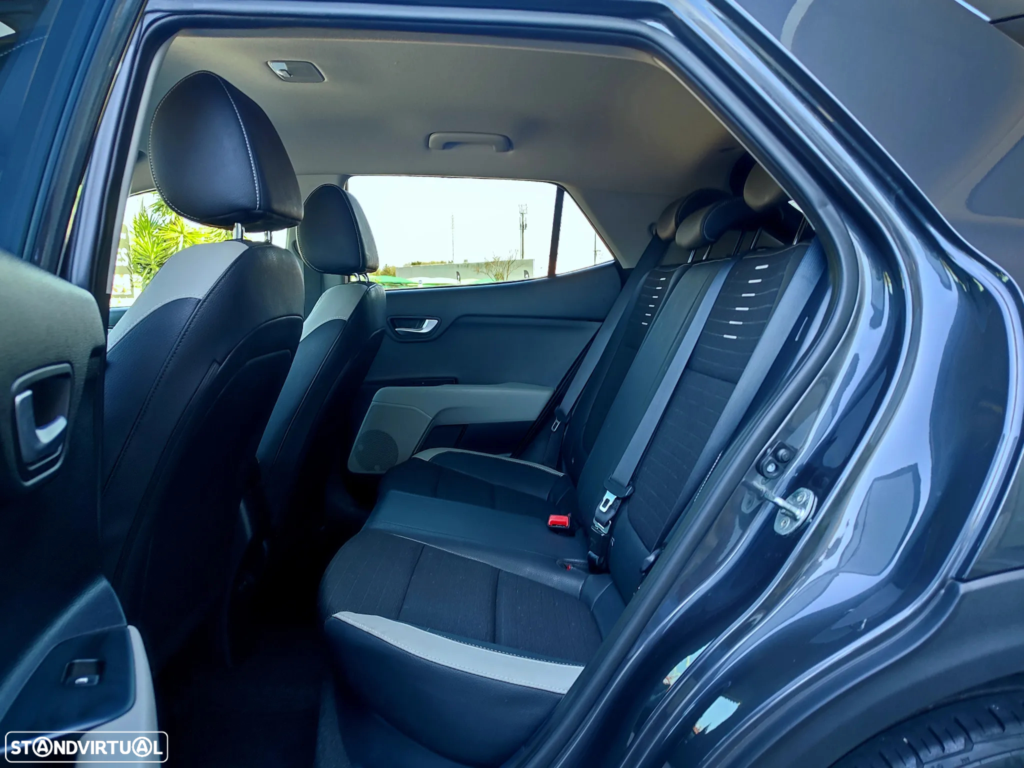 Kia Stonic 1.0 T-GDI Tech 7DCT - 8