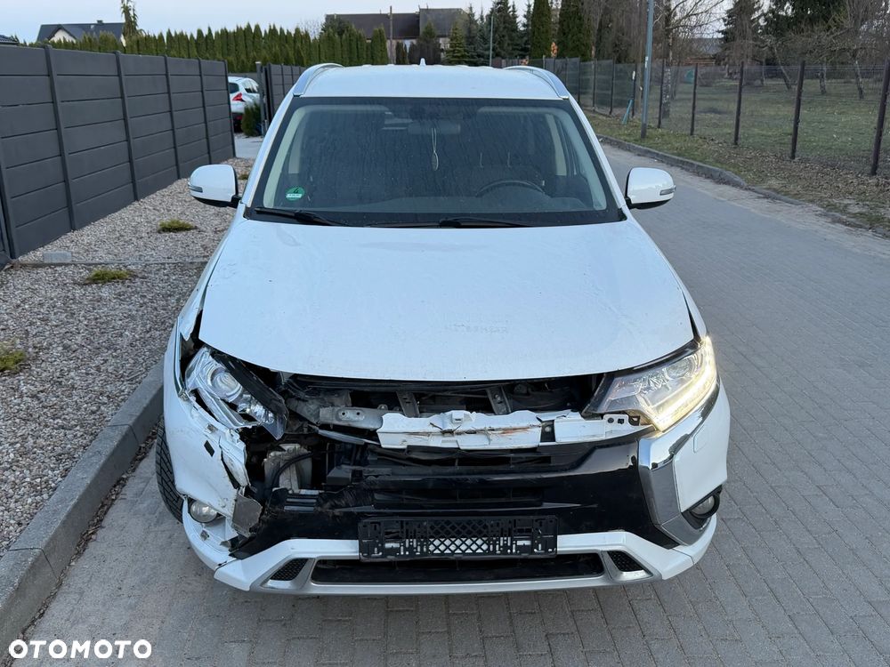 Mitsubishi Outlander Intense + - 25