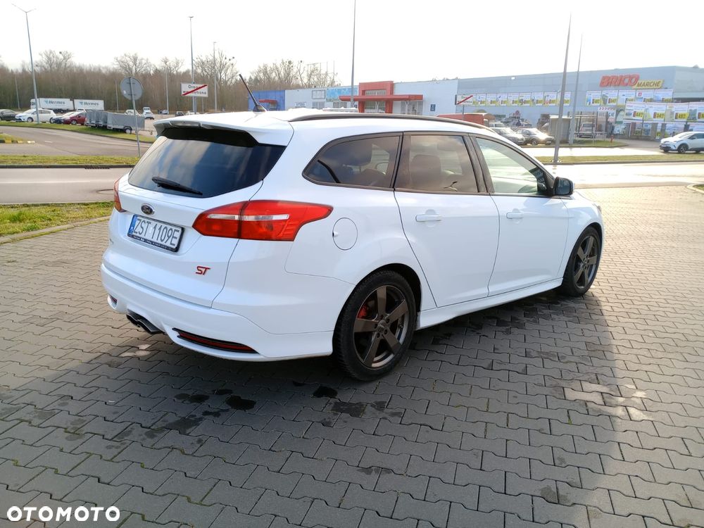 Ford Focus ST - 11