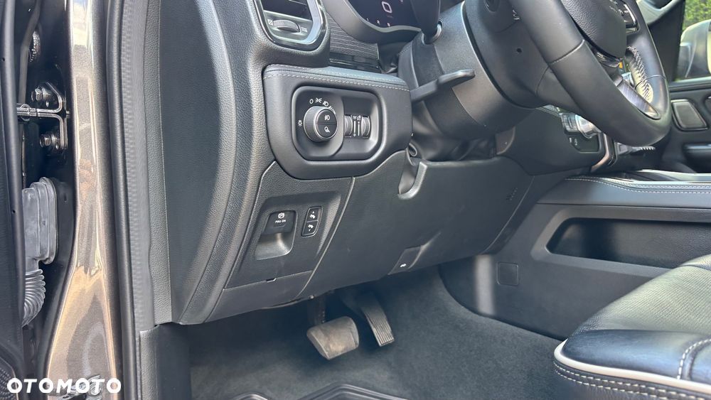 RAM 1500 5.7 eTorque Crew Cab Shortbed Limited Black - 28